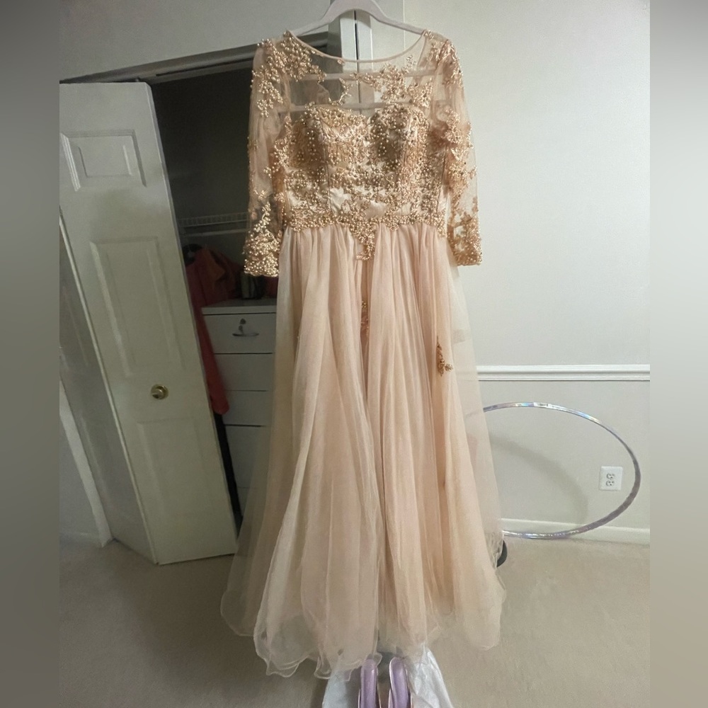Pretty Designed Dress for Weddings and Prom and Balls